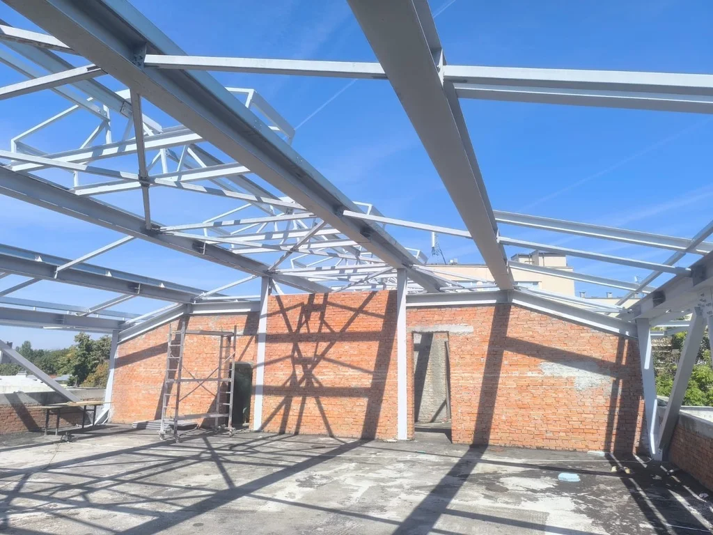 ACOPERIȘ UMF CAROL DAVILA - ferme metalice peste cladire