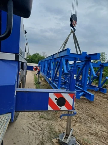 ESTACADĂ CRAIOVA - ridicare structura cu automacara