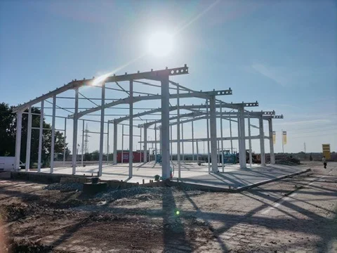 HALE DELTA INTERNATIONAL CONSTANȚA - cadru metalic in lumina soarelui