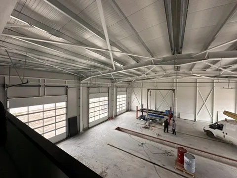 HALE DELTA INTERNATIONAL CONSTANȚA - interior hala cu pod rulant si usi industriale