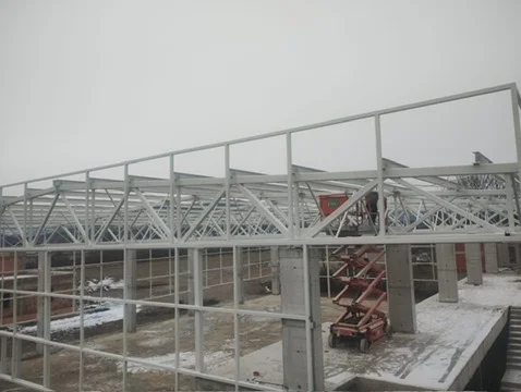SALĂ SPORT 102 LOCURI COMUNA BÂRSANA - structura metalica in montaj