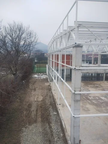 SALĂ SPORT 102 LOCURI COMUNA BÂRSANA - fatada laterala in executie