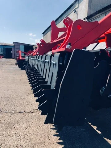 UTILAJE AGRICOLE - aliniament discuri si cadru metalic