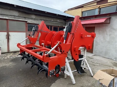 UTILAJE AGRICOLE - utilaj rosu in pregatire
