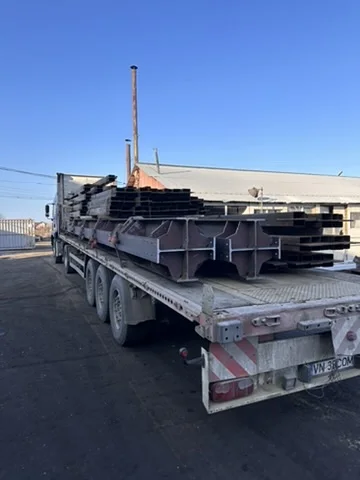UZINARE STÂLPI PARTENER - transport elemente metalice pe platforma